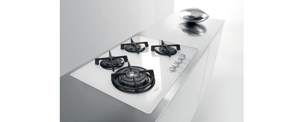 NEW WHIRLPOOL WHITE GAS-ON-GLASS HOB